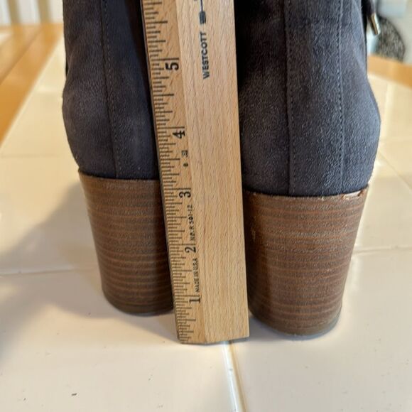 Alberto Fermani Italian Suede Zip Up Heeled Booties Size 38/7 USA - Picture 7 of 12